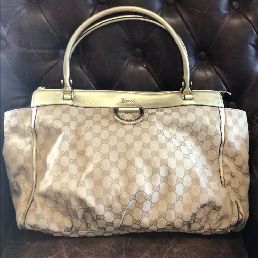 Gucci logo shoulder bag